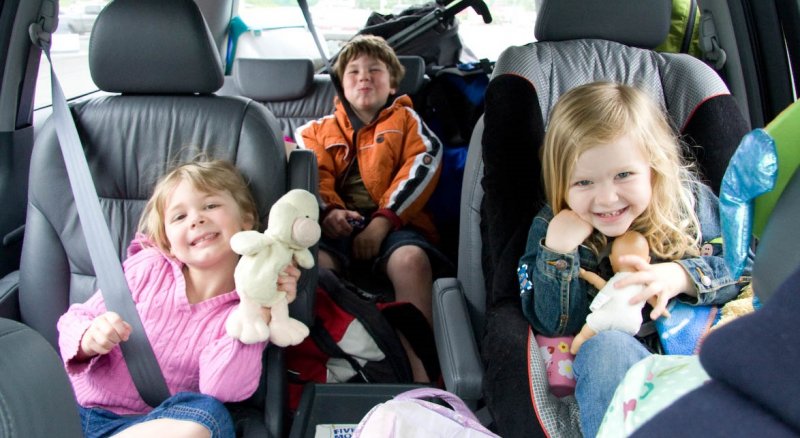 безопасная перевозка детей в автомобиле