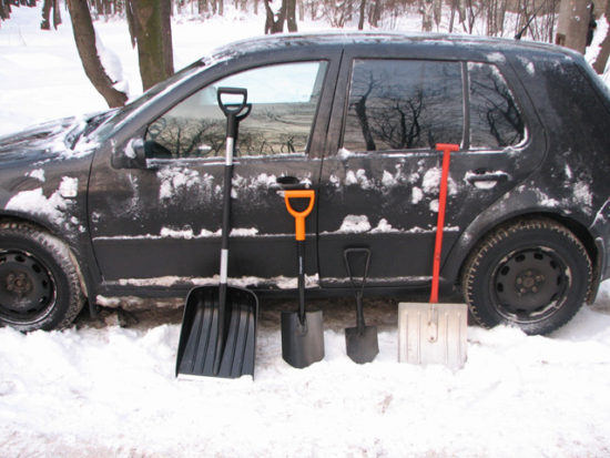 Снеговая лопата для авто