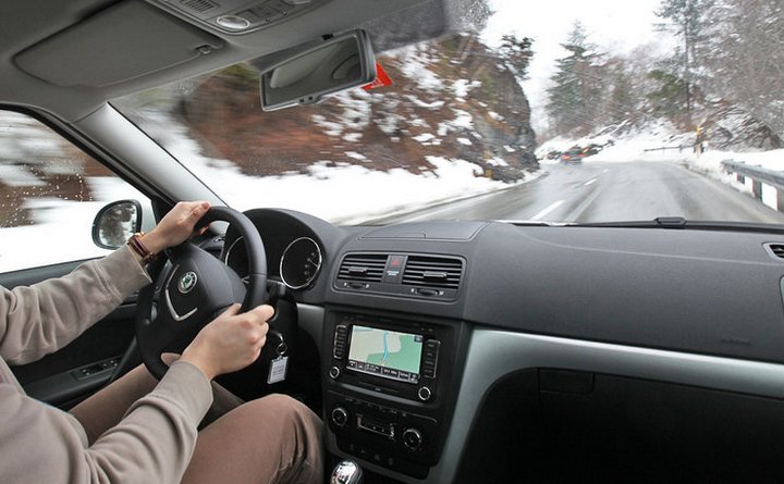 Как правильно ездить на машине зимой: 5 простых правил