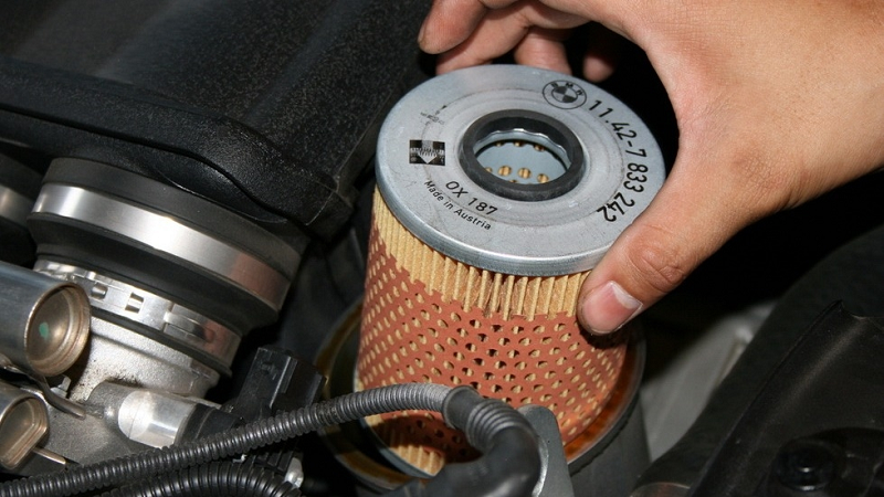 Как правильно и на каком пробеге меняется масляный фильтр в двигателе