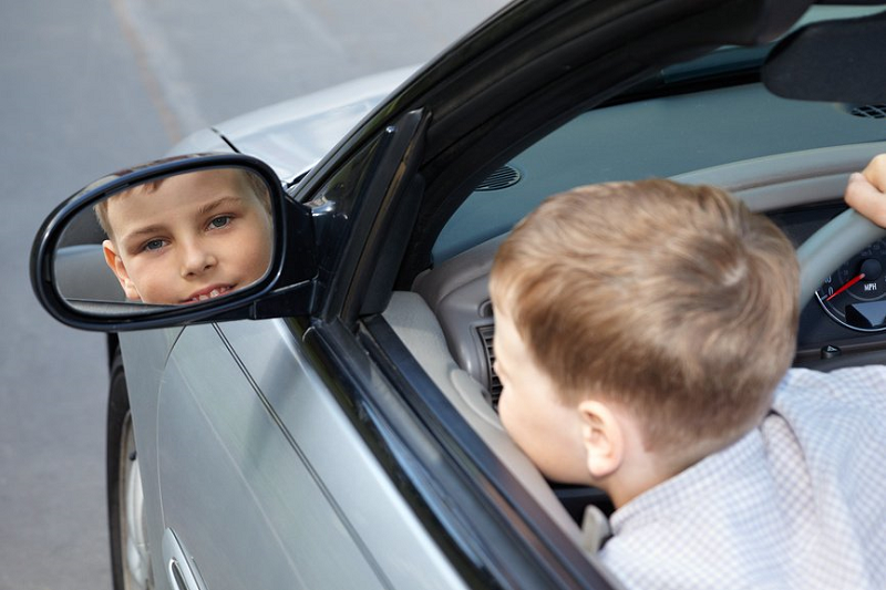 Какие плюсы у регистрации автомобиля на несовершеннолетнего ребенка?