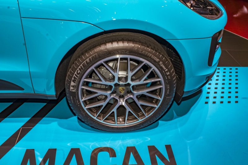 Компактный кроссовер Porsche Macan S 2019