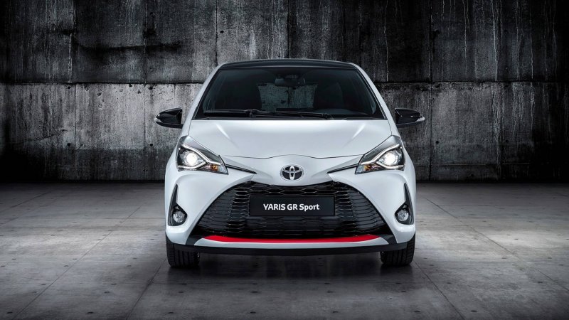 Автоконцерн Toyota выпустит особые модификации Yaris Y20 b GR в версии 2019 года