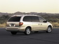 Chrysler Town & Country 2001 года