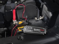 Как зарядить аккумулятор автомобиля зарядным устройством