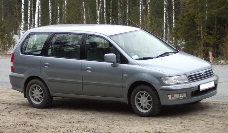 Mitsubishi Space Wagon II - 7 местные автомобили до 100 тысяч рублей