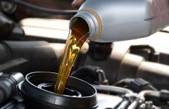 Как часто следует проводить замену масла в двигателе автомобиля?
