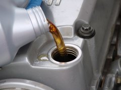 Почему двигатель «жрет» масло и как решить данную проблему?