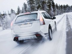 Какие распространенные ошибки совершают водители на зимней дороге?