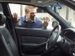 Как открыть автомобиль, если ключи остались внутри?