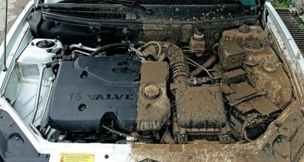 Требуется ли мыть двигатель автомобиля?