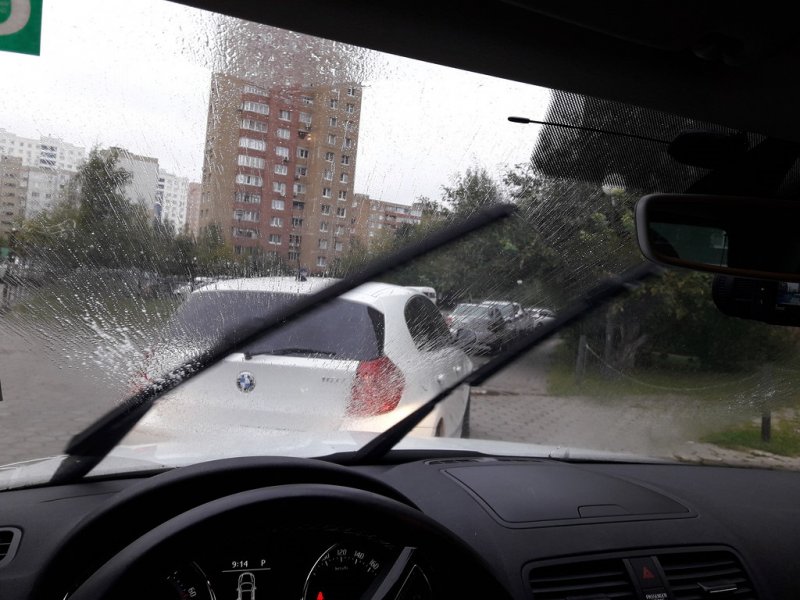 Як правильно керувати машиною на мокрій і слизькій дорозі?