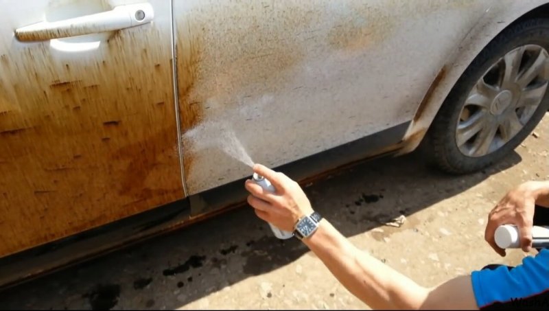 Как правильно отмыть с машины битумные пятна?