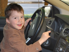 Какие плюсы у регистрации автомобиля на несовершеннолетнего ребенка?