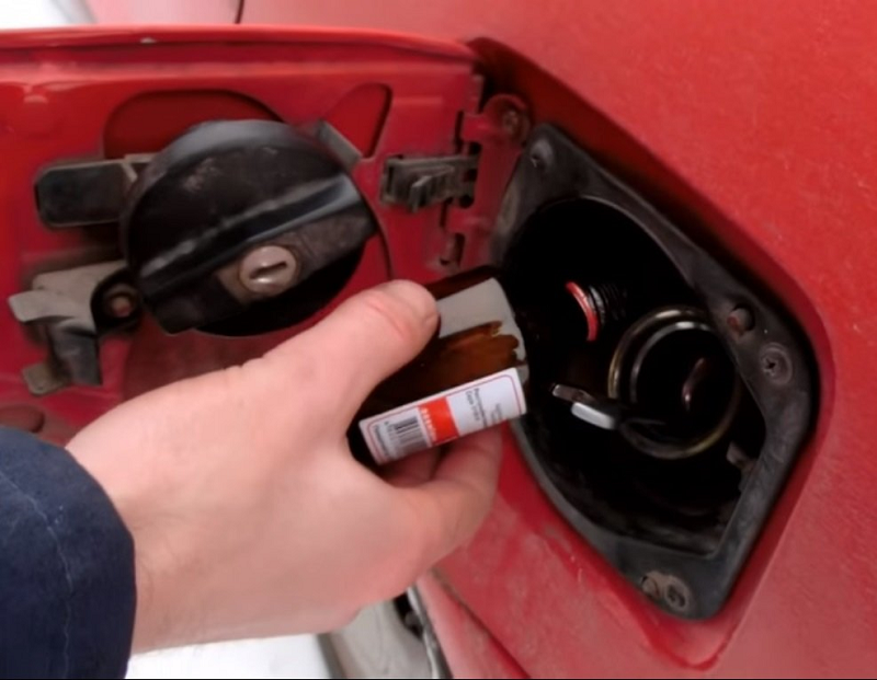 Зачем в бензобак автомобиля добавляют димексид?