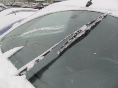 Чем зимние автомобильные щетки отличаются от летних? 