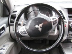 Для чего многие автовладельцы оставляют руль в перевернутом положении?