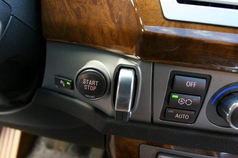 Для чего на многих машинах имеется кнопка Start/Stop Engine