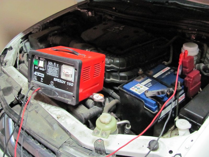 Как правильно выбрать зарядное устройство для аккумулятора автомобиля?