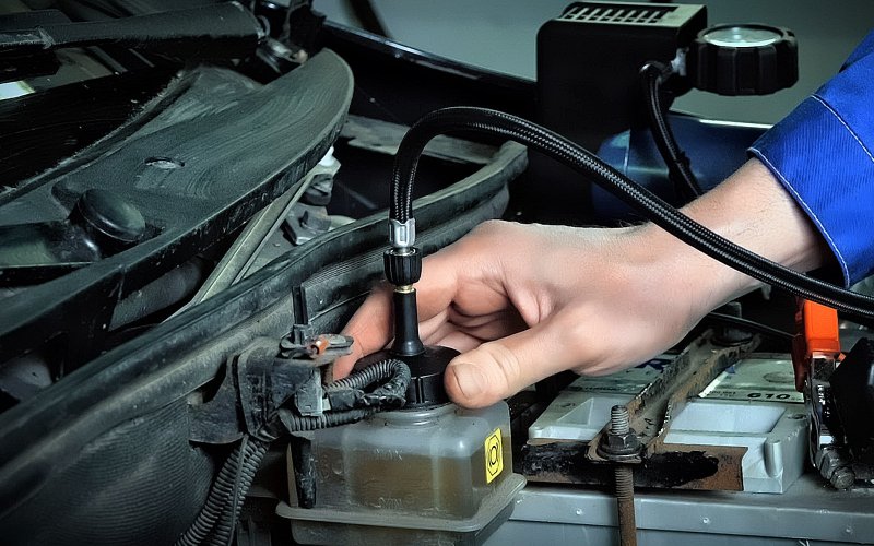 Замена тормозной жидкости в автомобилях Toyota