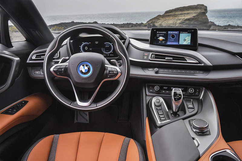 BMW i8 2019 – автомобиль, в котором технологии будущего воплощены в реальность