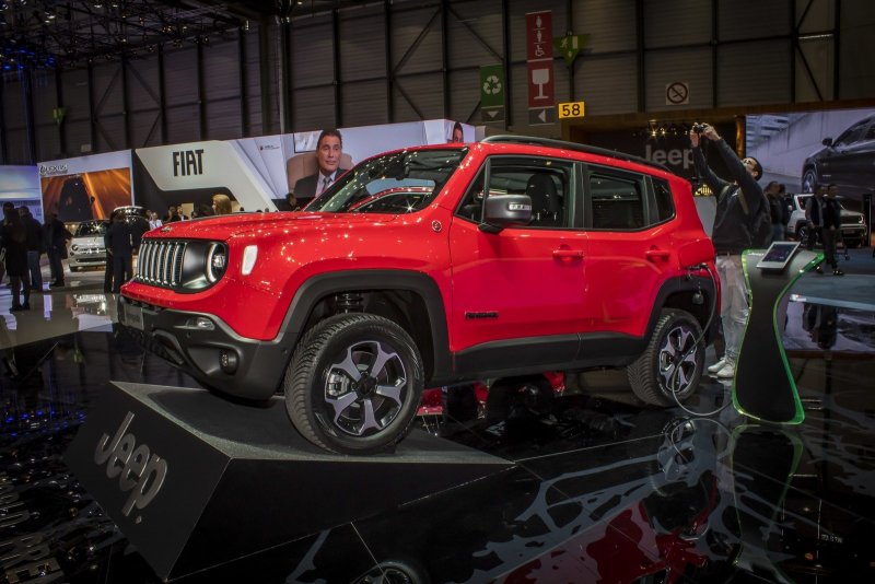 Jeep Renegade Hybrid 2019 – самый маленький электрический внедорожник