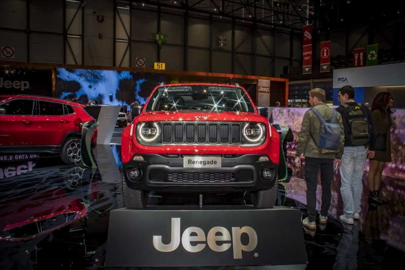 Jeep Renegade Hybrid 2019 – самый маленький электрический внедорожник