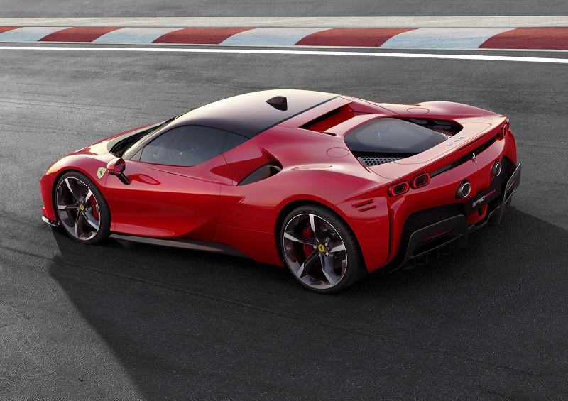 Ferrari SF90 Stradale в версии 2020 года
