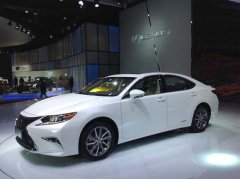 Lexus назвал цены на обновленный ES