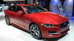 Лучший компактный седан Jaguar XE появится на дорогах с обновленным интерьером в начале 2017 года