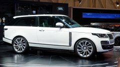 На Женевском автосалоне состоялась демонстрация Range Rover SV Coupe