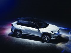 В Европе начинаются продажи Toyota RAV4 с гибридной силовой установкой