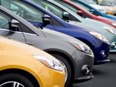 Продажи автомобилей в России в августе упали на 25,8%