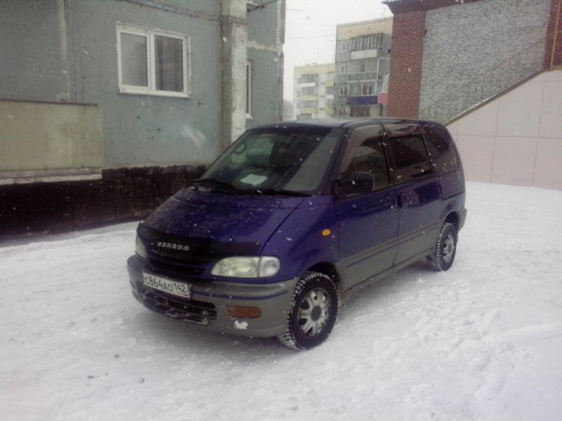 Nissan Serena 1999