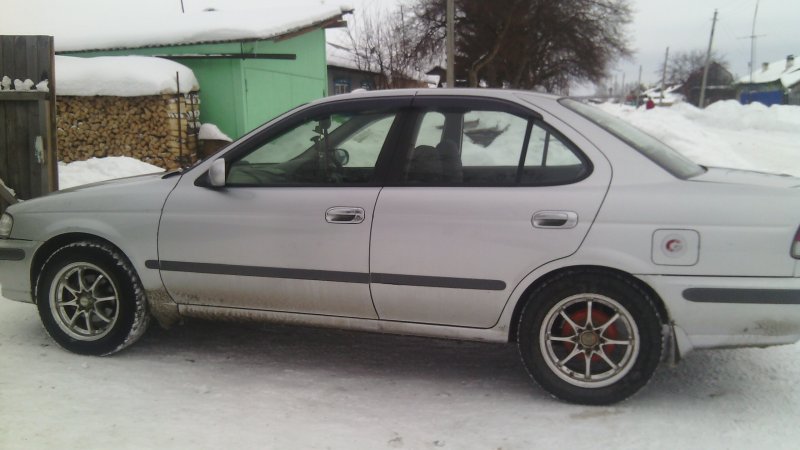 Nissan Sunny 2001
