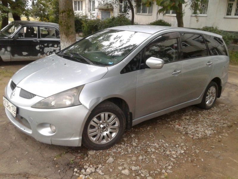 Mitsubishi Grandis 2006