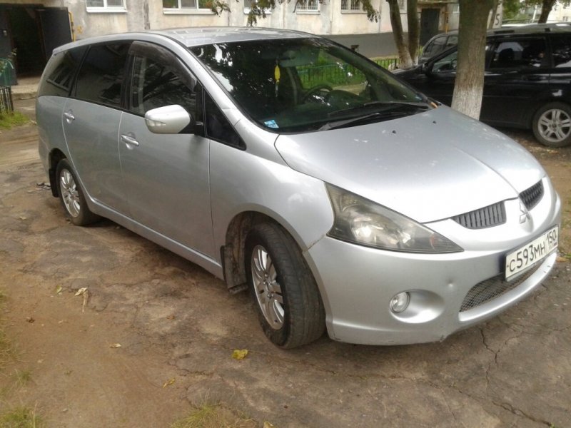Mitsubishi Grandis 2006