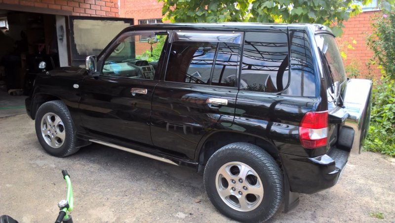 Mitsubishi Pajero iO 2005