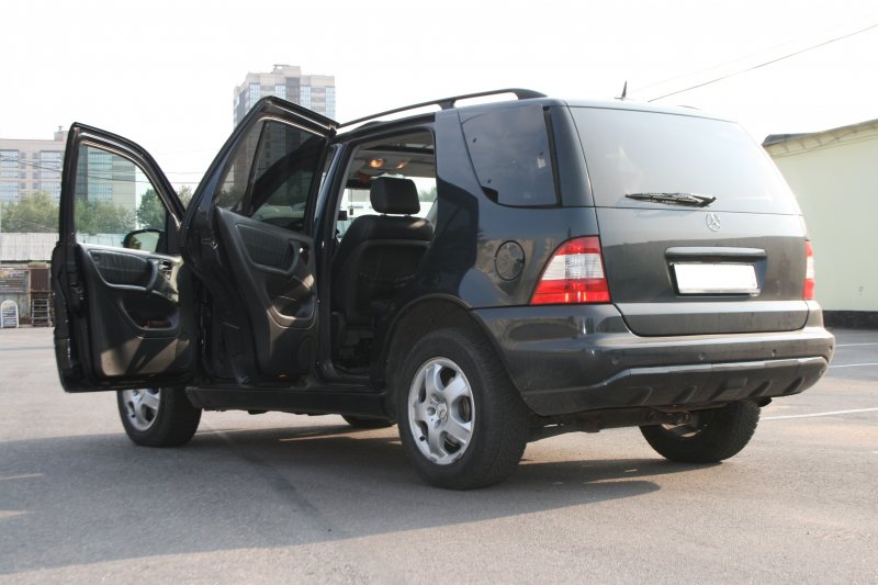 Mercedes-Benz  2004