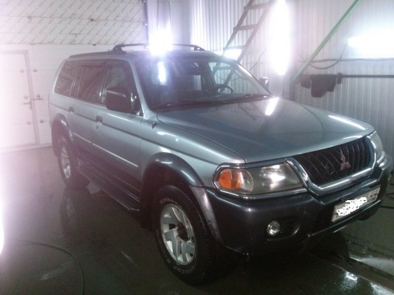 Mitsubishi  2000