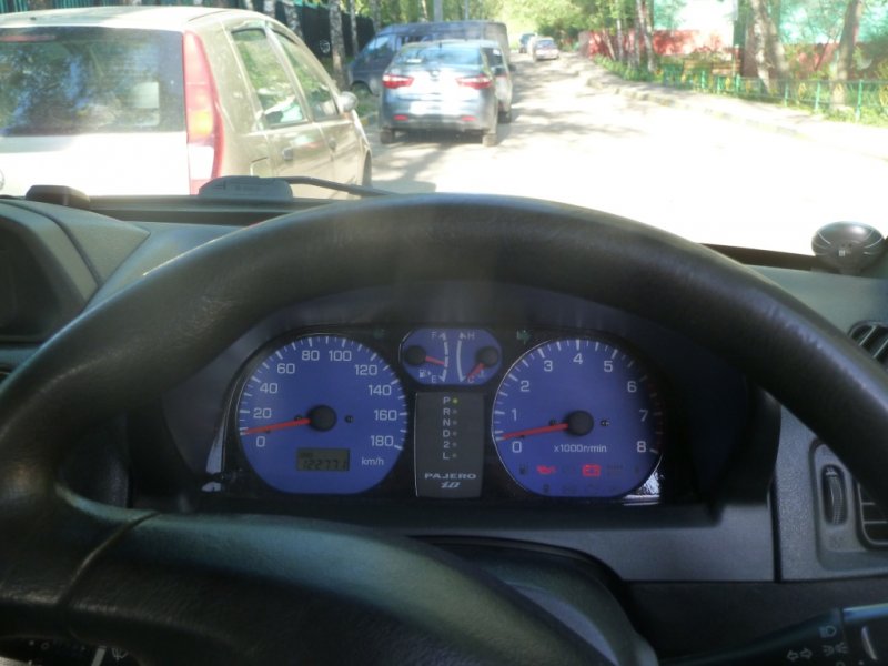 Mitsubishi Pajero iO 2002