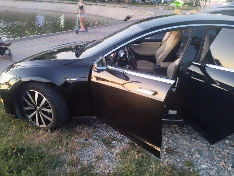 Tesla Model S 2016
