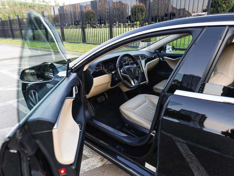 Tesla Model S 2016