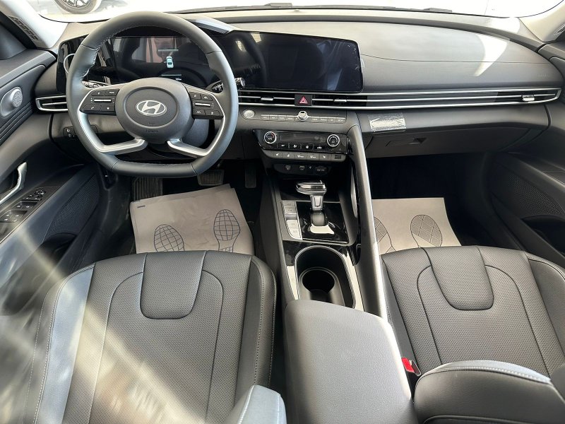 Hyundai Elantra 2023